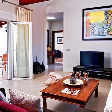 Puerto Del Carmen Sleeps 6 Air Con Wifi Villa Puerto del Carmen (Lanzarote)